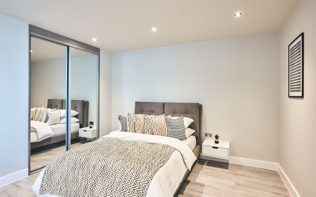 Seven Living Bracknell - Free Parking on Site