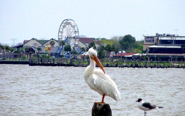 Kemah Boardwalk Inn