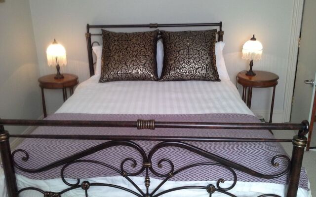 Stoke House Bed And Breakfast