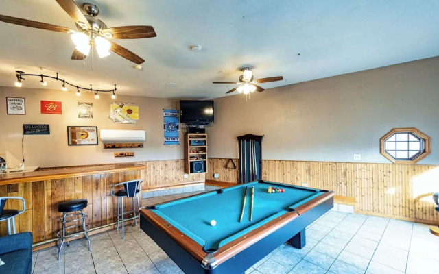 Redbud Retreat Amenity-filled Waterfront Home!