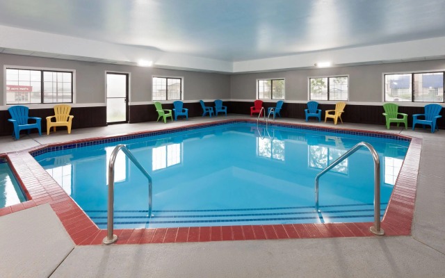 AmericInn by Wyndham Reedsburg