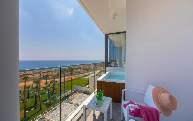 Leonardo Crystal Cove & Spa by the sea - Adults Only