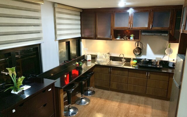 Spacious 1 BR Unit in AppleOne Ayala