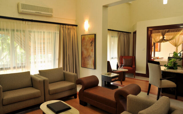 Cresta Mowana Safari Resort & Spa