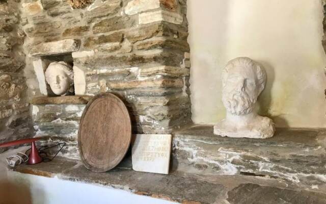 Delphis the Artist s House