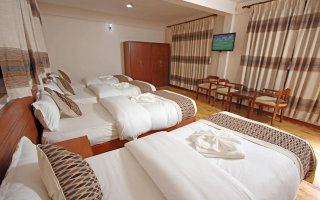 Hotel Holiday House