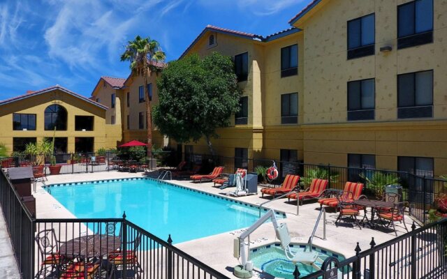 Hampton Inn & Suites Tucson-Mall