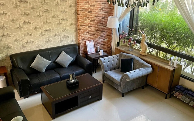11 Cafe & Lodging