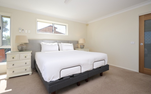 Family Coastal Retreat With Pool and Balcony Views – Guest Rooms – Woolgoolga