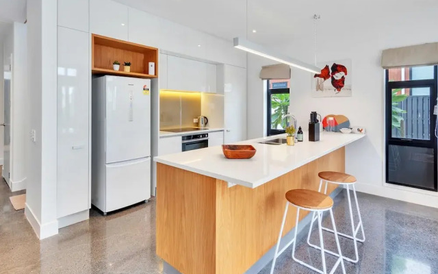 Wonderful Hobsonville Three Bedroom Home