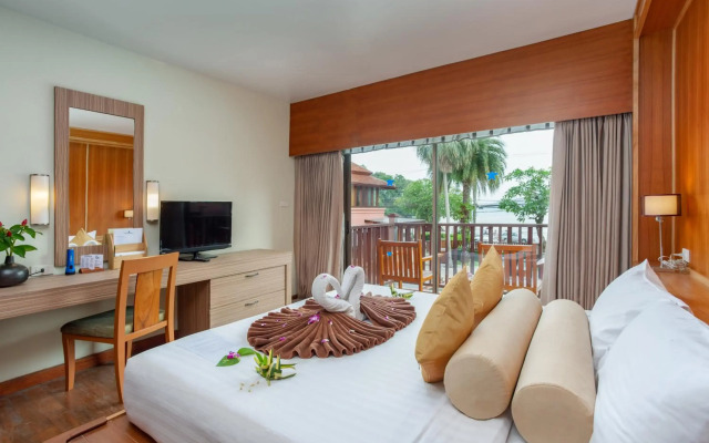 Serenotel Pattaya Beach Front