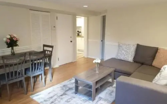 Happy, Cozy, Fun, Loving suite in West Vancouver