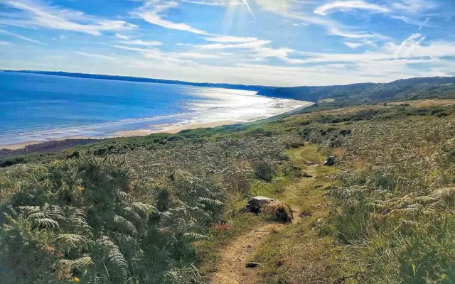 Geodome Glamping With sea Views Near Pendine