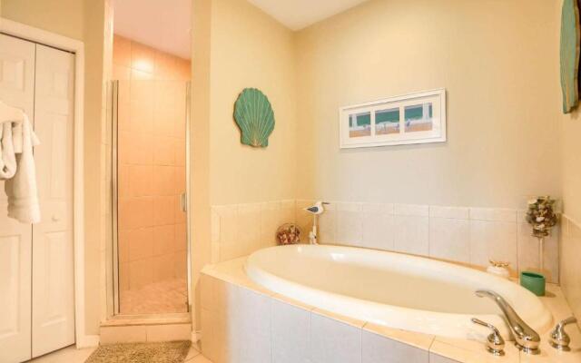 206 Harborview Grande
