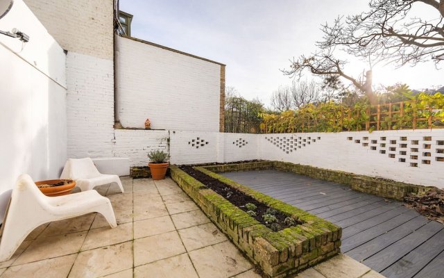 Modern Garden Flat In Hampstead