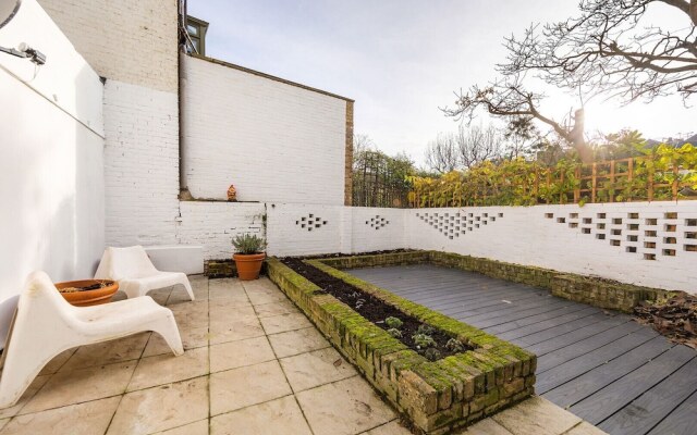 Modern Garden Flat In Hampstead