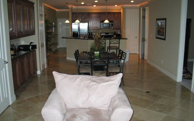 Southern Empress Lakeside Condominiums