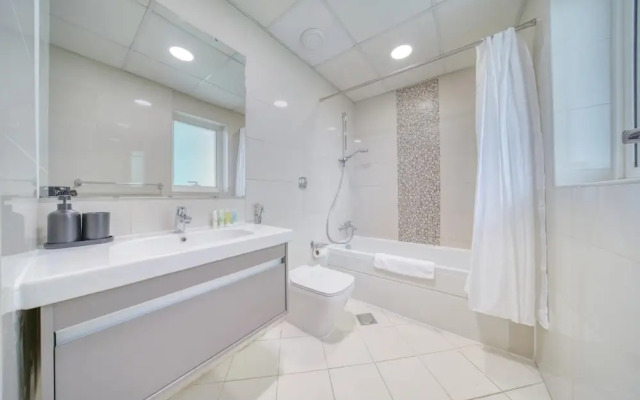 Premium 2BR Apt w Marina Views