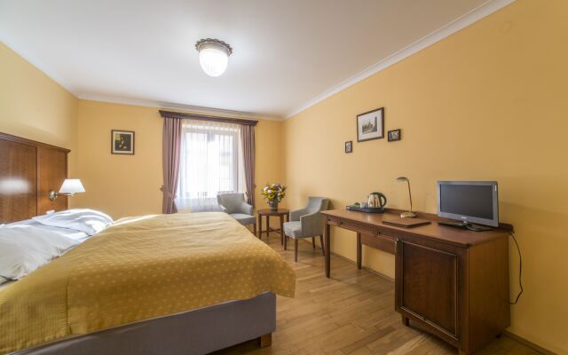 Hotel Cerny Slon