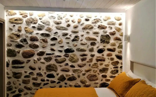 The Little Gem Under The Rocks 2