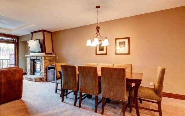 Ski in, Ski out 2 Bedroom Mountain Condo at the Base of Peak 7 with Quick Access to Historic Downtown Breckenridge