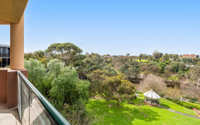 Amora Hotel Riverwalk Melbourne