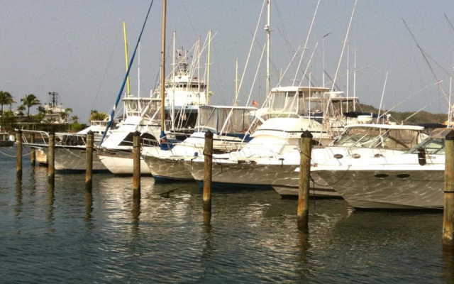 Coral Cove Marina Hotel