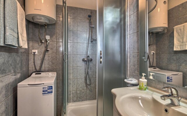 Amazing Home in Liznjan With Wifi and 3 Bedrooms