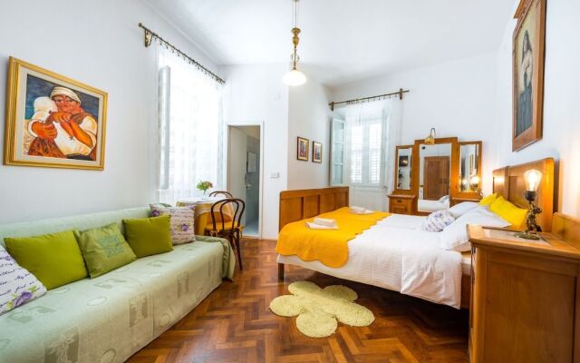 Villa Adriatica - 4 bedroom vacation house