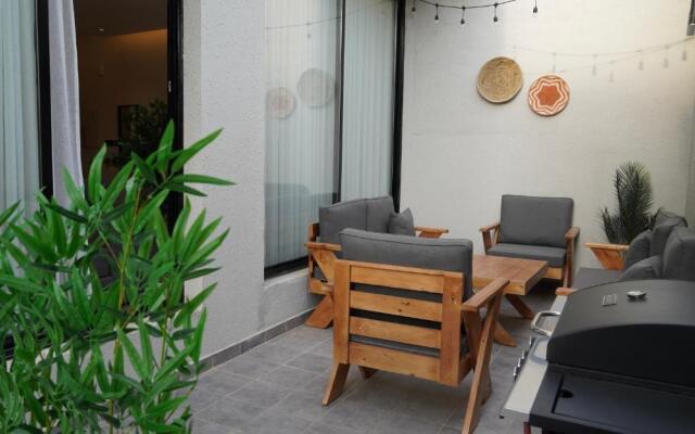 Cozy 3- bedroom unit with an outside seating area