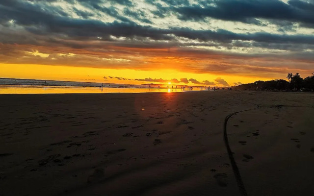 Los Angeles Hotel & Resort