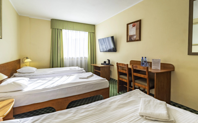 Hit Hotel