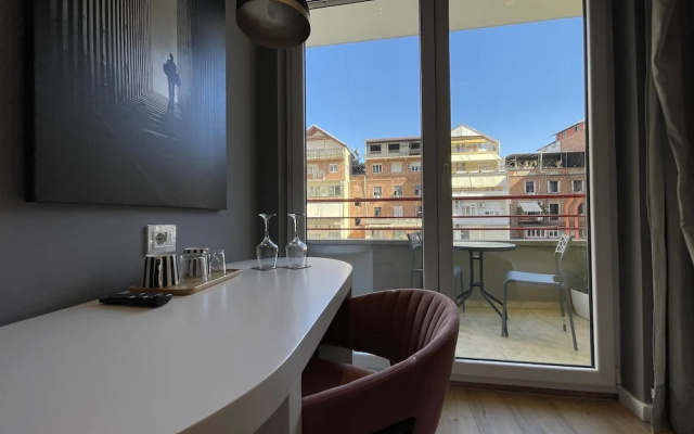 Retreat Apartments