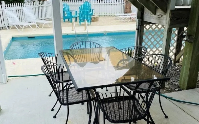 Pierview 5 Bedroom Home by RedAwning