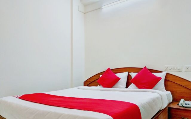 OYO 12083 Hotel Champion Inn