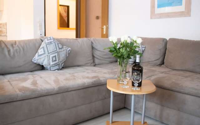 Lovely Apartment in Elkeringhausen with Roof Terrace