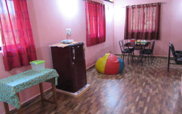 Mandrem Beach Guest House Goa