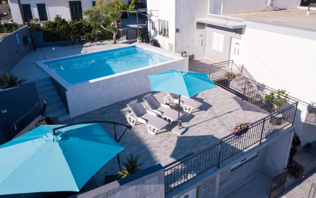 Apartments Lidija - see view with private hot tub and split level apartment with garden