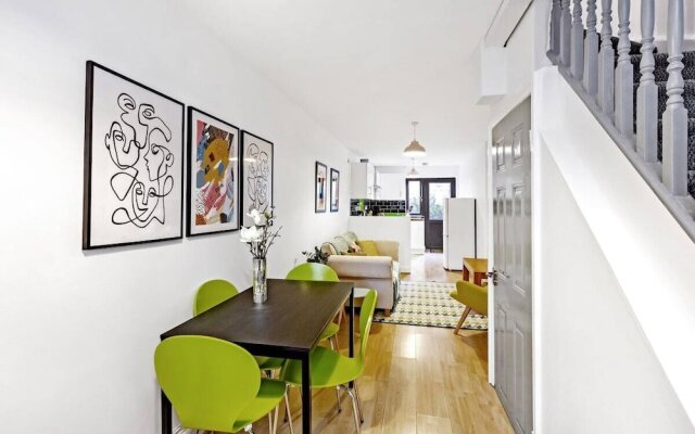 Bright 2 Bedroom House in Kennington