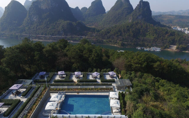 Yangshuo Mountain Top Retreat