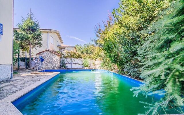 Comfort Pool Apartments