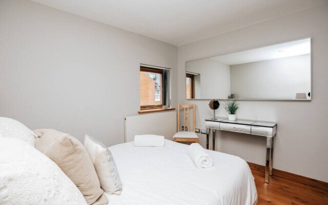 The Herringbone - 3 Bed With Parking Pet Friendly