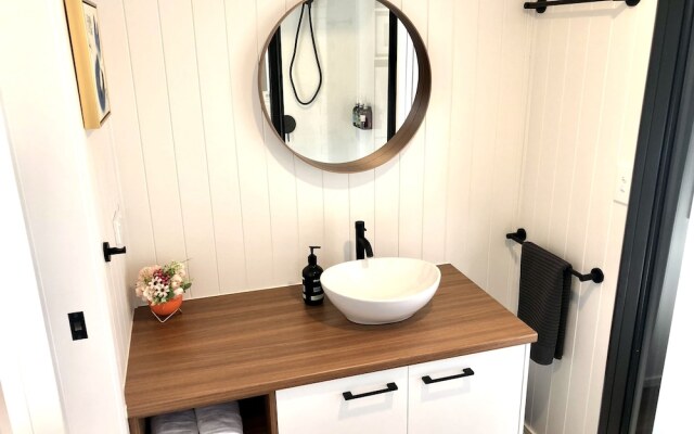 The Pink Lake Tiny House - 'peony'