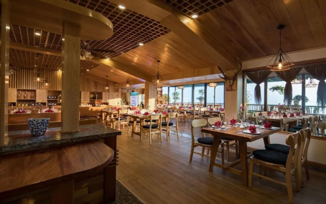 Sunny Mountain Hotel