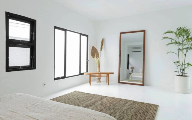 4BR Luxe Pool Villa Canggu near Finns