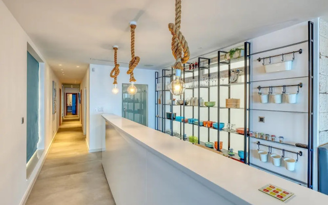 Superb Seafront Family Apartment