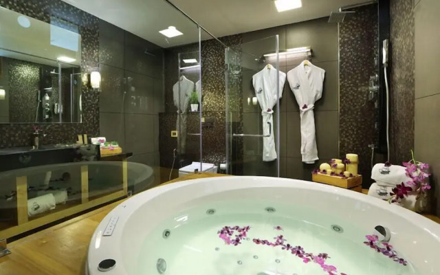Maliekal Heritance Cherai.