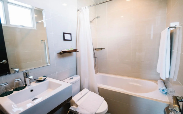 CSuites at 8 Newtown Residences