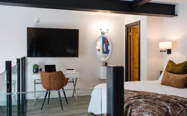 48 King West Boutique Hotel