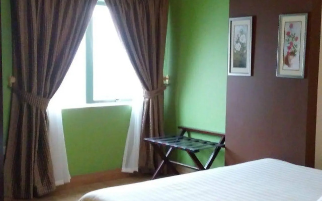 Royal Crown Hotel & Suites